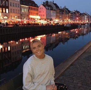 Meet your Posher, Chloe